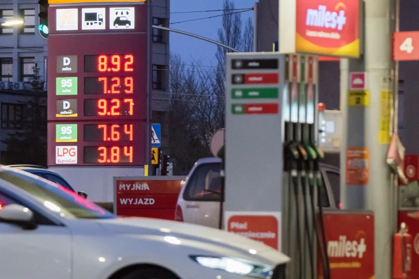 Zmiany w podatkach. Kiedy paliwo na stacjach potanieje i o ile spadną ceny?