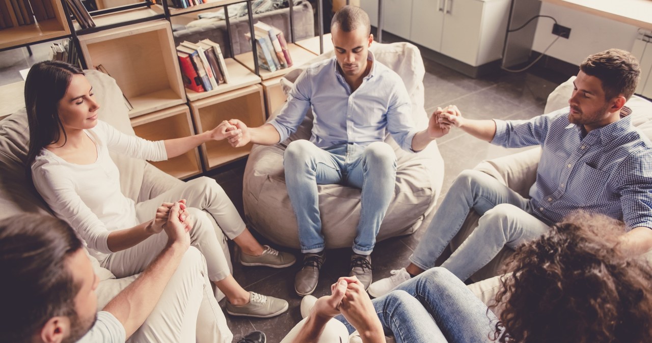 Sekty: Werbowanie członków to skomplikowany proces