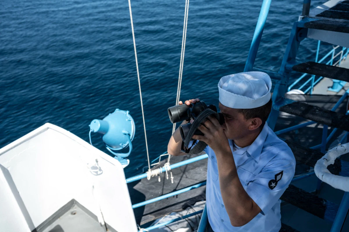 Meksykańska marynarka wojenna podjęła intensywne działania w celu zlokalizowania dwóch katamaranów, które transportowały pomoc humanitarną na Kubę. Na pokładzie znajdowali się obywatele kilku krajów, w tym Polski i Francji. Władze Kuby wyraziły zaniepokojenie losem załóg, które miały dotrzeć do Hawany 24 lub 25 marca, jednak do tej pory nie ma żadnych informacji o ich przybyciu.