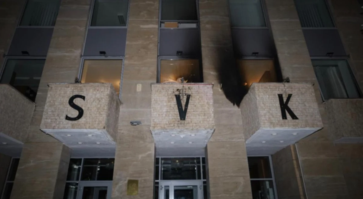 Policja w czeskiej Pradze prowadzi śledztwo w sprawie obrzucenia koktajlami Mołotowa rosyjskiego centrum kultury. Dyrektor instytucji nazwał akt "nieludzkim" i "terrorystycznym". Zaprotestowało także rosyjskie Ministerstwo Spraw Zagranicznych.