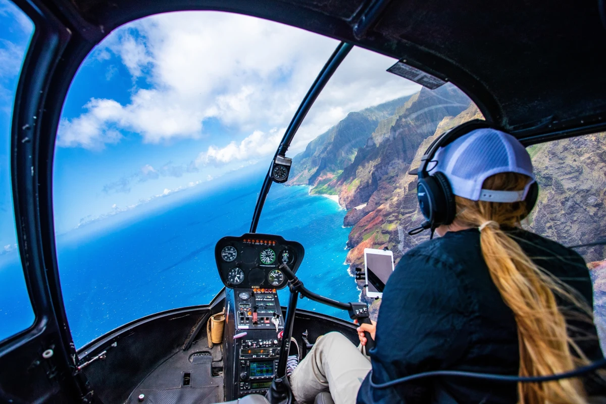 Trzy osoby zginęły w katastrofie helikoptera u wybrzeży hawajskiej wyspy Kauai. Maszyna należała do firmy Airborne Aviation, organizującej loty dla turystów, którzy chcą zobaczyć z góry wyspę, na której Steven Spielberg nakręcił "Park Jurajski".