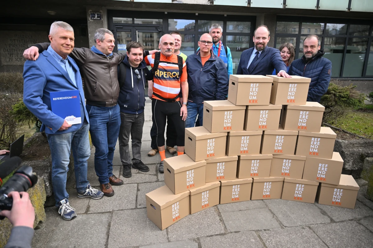 Inicjatorzy referendum w sprawie odwołania prezydenta Krakowa Aleksandra Miszalskiego złożyli w piątek w prokuraturze zawiadomienie o możliwości popełnienia przestępstwa. Uważają, że przeciwnicy akcji mogli celowo przekazywać fałszywe dane na listach poparcia. Działania te - ich zdaniem - "noszą znamiona celowego sabotażu i próby zdyskredytowania idei referendum".