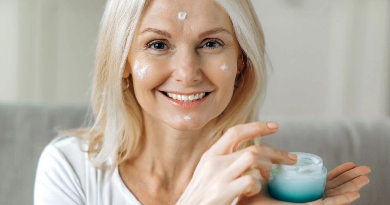 Podstawa w pielęgnacji skóry dojrzałej. Pięć kosmetyków, które odmładzają