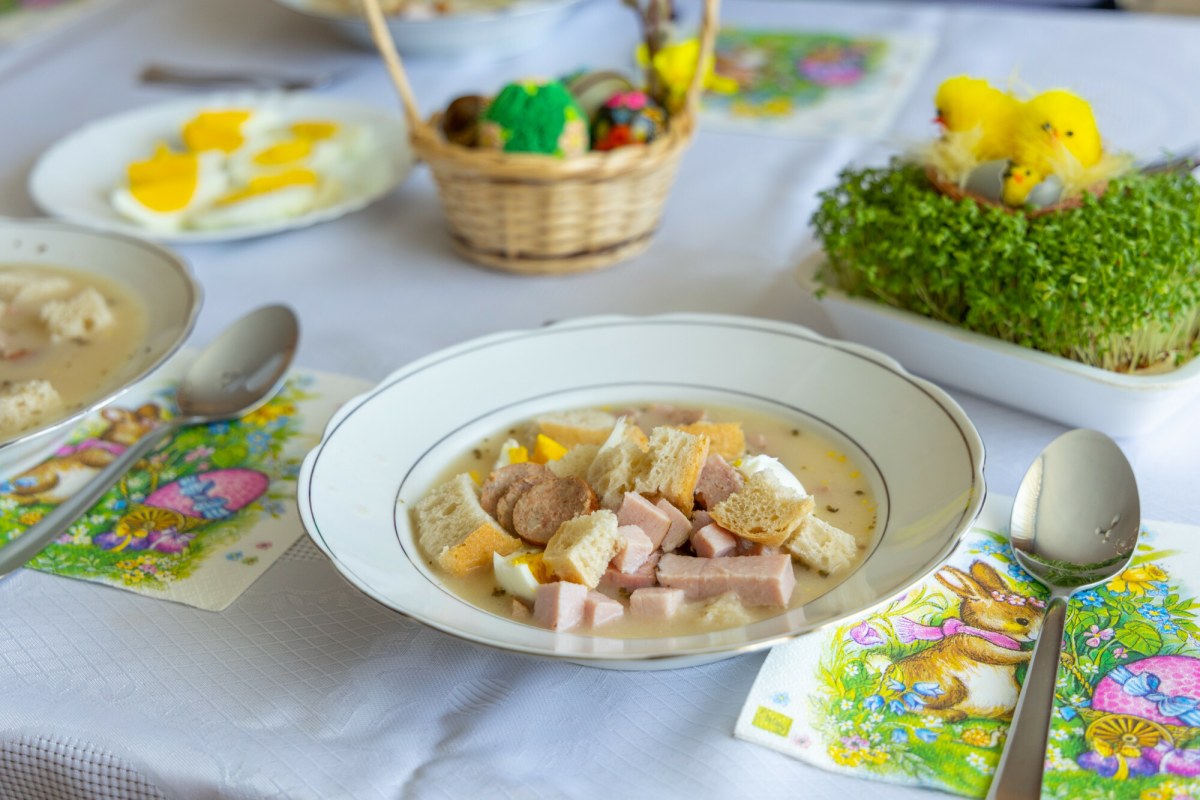 Кислый суп побеждает овощной салат. Как выглядит типичная польская Пасха?
