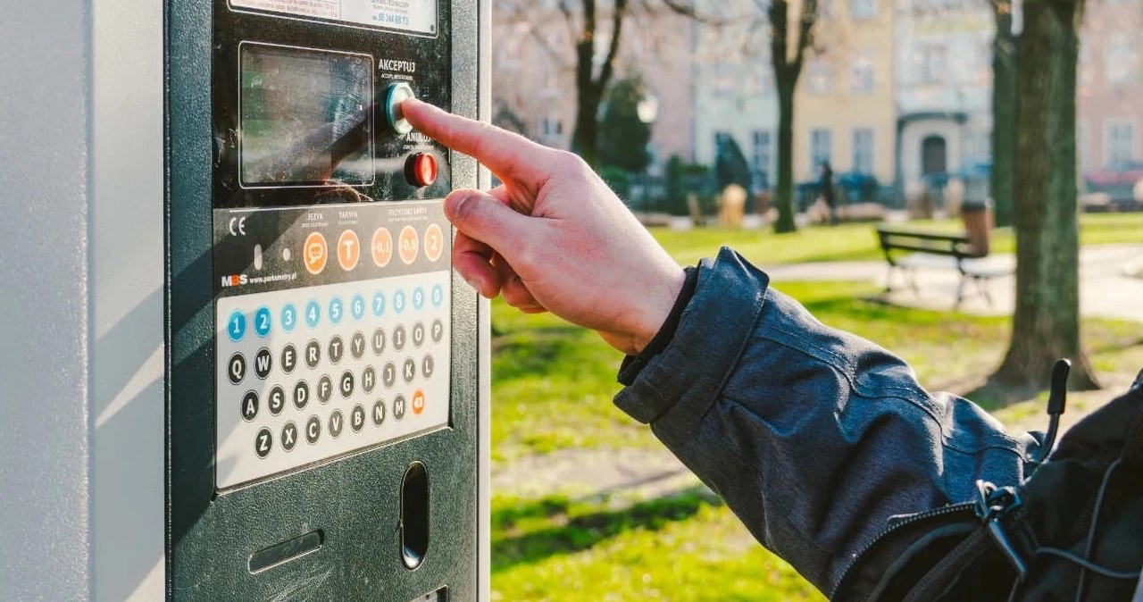 Nowoczesne parkomaty do wyrzucenia? Ministerstwo potwierdza poważne uchybienie