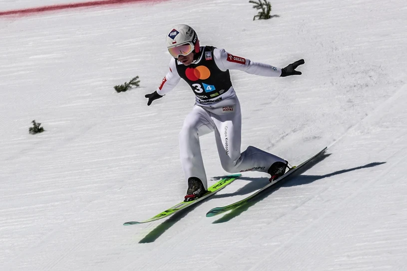 Stoch ratuje honor Polaków. Taki lot w ostatnim dniu. Prevc najlepszy