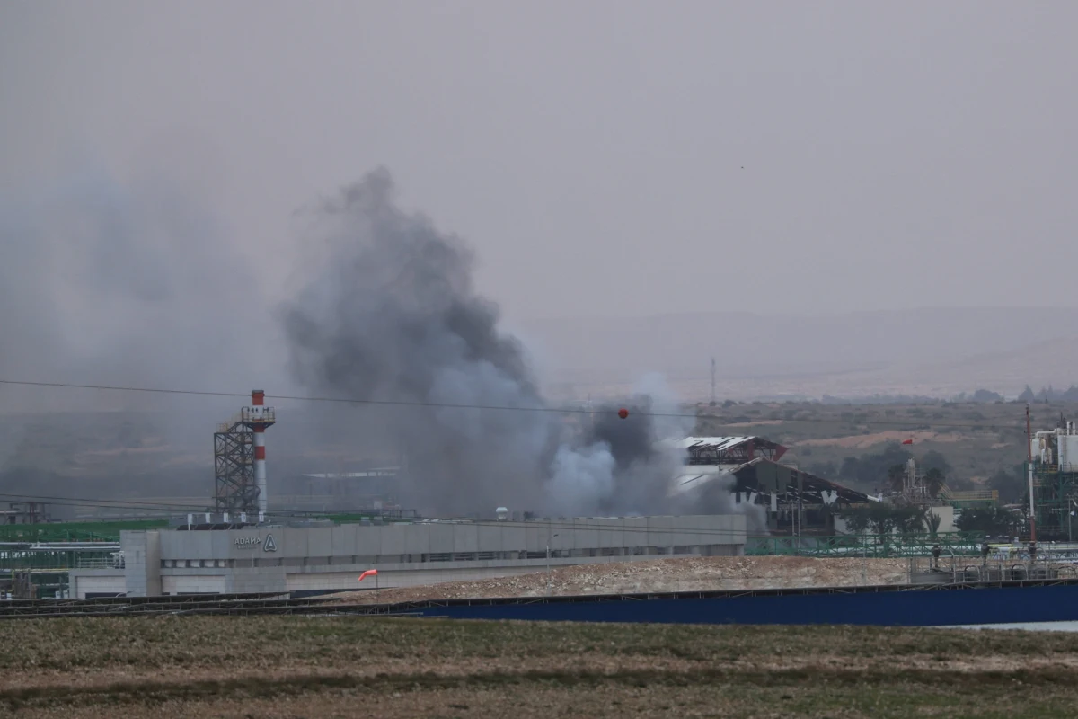 W fabryce z sektora agrochemicznego na południu Izraela wybuchł pożar po irańskim ataku rakietowym - przekazała w niedzielę agencja Reutera, powołując się na oświadczenie firmy ADAMA, do której należy ten zakład. Okolicznych mieszkańców wezwano, aby nie zbliżali się do fabryki ze względu na trujące substancje w powietrzu.