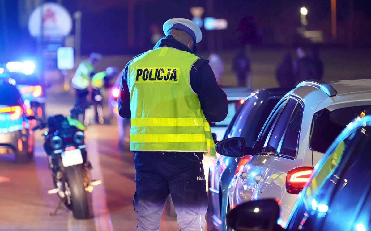 W poniedziałek, 30 marca 2026 roku, weszły w życie kolejne w tym roku nowe przepisy dla kierowców. Wprowadzono m.in. zakaz driftu. Za złamanie tego przepisu przewidziano drastyczne kary.