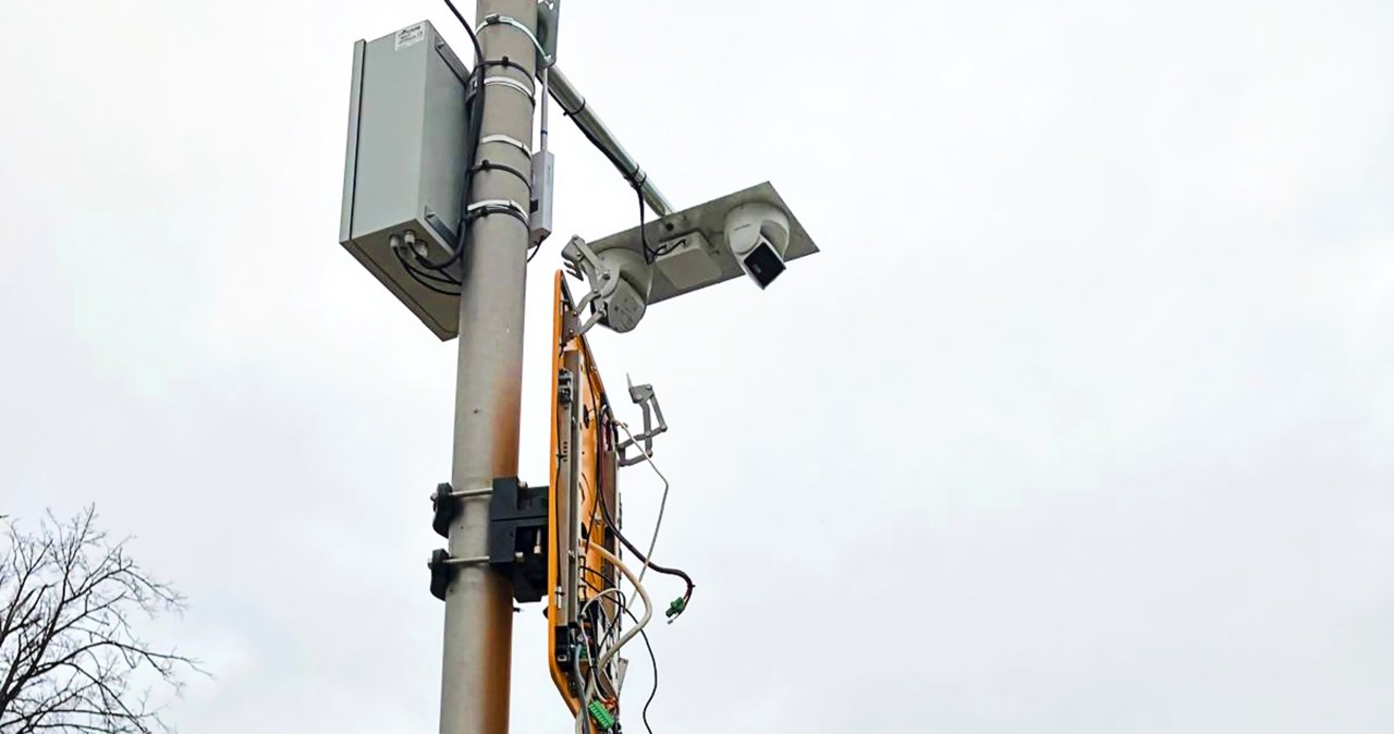 Fotoradar rekordzista znów uszkodzony. Monitoring nie pomógł