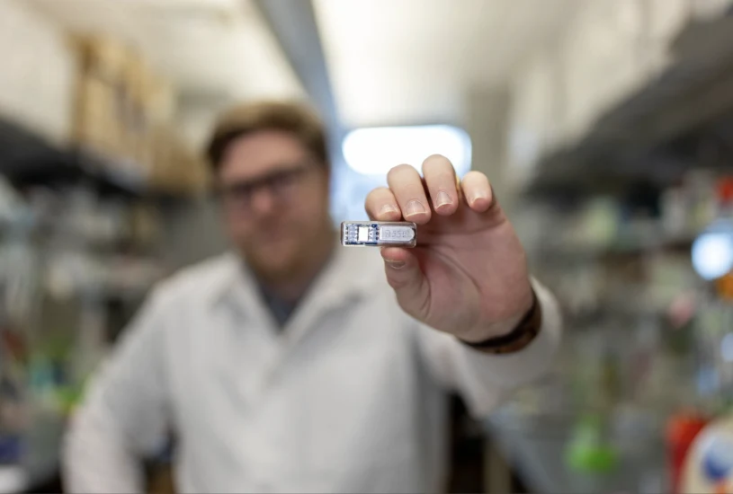 Nowy implant sam podaje leki. Stworzyli przełomową technologię HOBIT