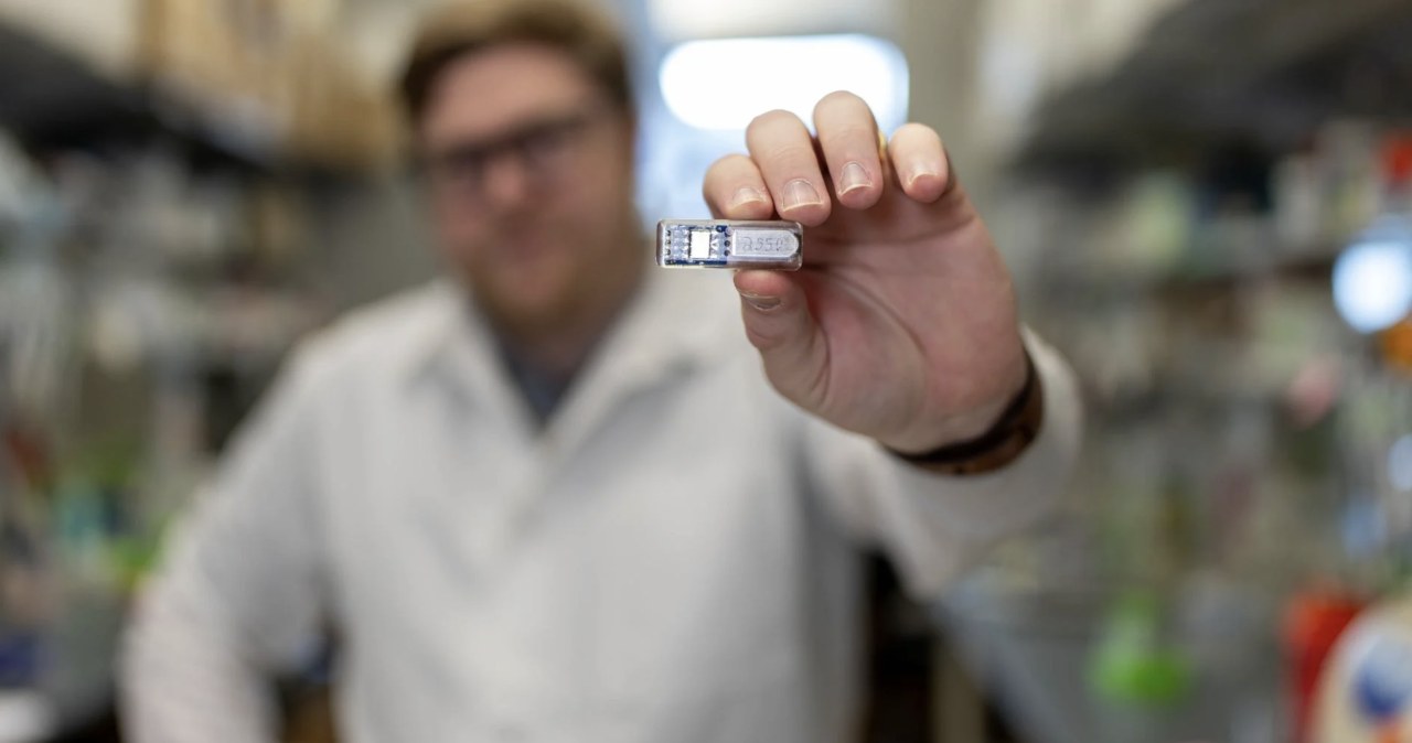 Nowy implant sam podaje leki. Stworzyli przełomową technologię HOBIT