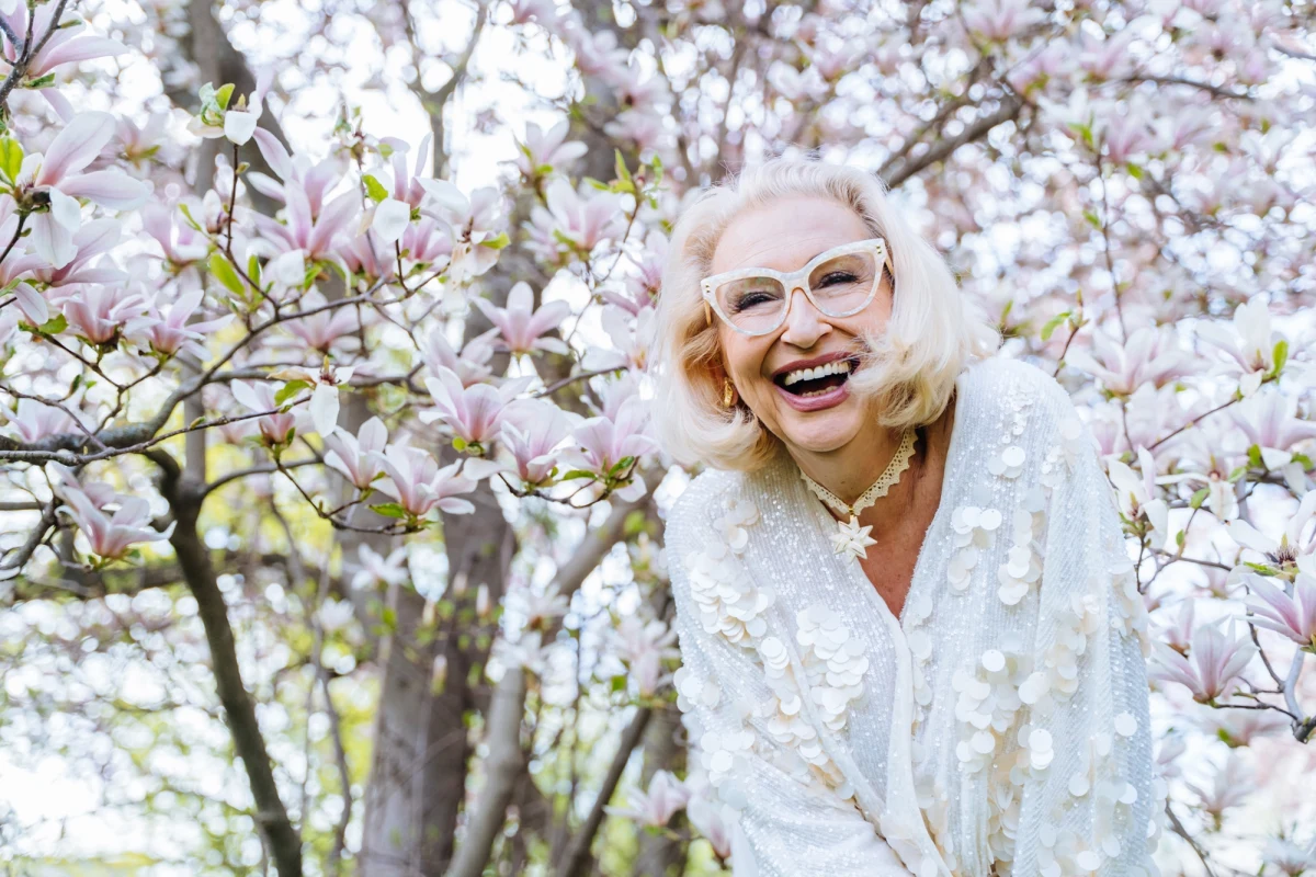 Wraz z nadejściem wiosny wiele osób doświadcza wyraźnego przypływu energii, motywacji do działania i poprawy nastroju. Czy to tylko kwestia pogody? Psychologia i neuronauka wyjaśniają, dlaczego zmiana pór roku tak silnie oddziałuje na nasze emocje i jak możemy wykorzystać ten czas, żeby wprowadzić trwałe, pozytywne zmiany w życiu. Gościem "Wykładu otwartego" w internetowym Radiu RMF24 była psycholożka Marta Młyńska, autorka książki "Wypalona". 