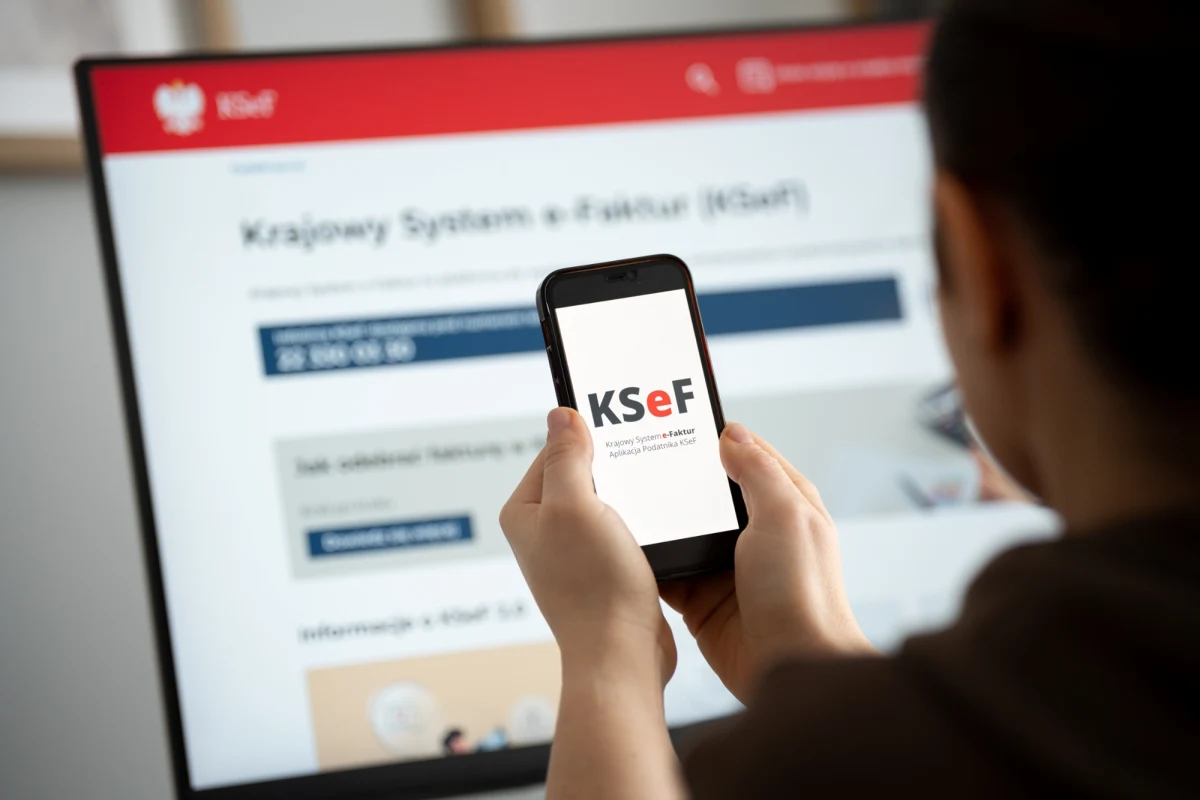 Już od 1 kwietnia zdecydowana większość polskich przedsiębiorców będzie musiała korzystać z Krajowego Systemu e-Faktur. To kolejny etap cyfryzacji rozliczeń podatkowych, który ma ułatwić prowadzenie działalności gospodarczej i uszczelnić system podatkowy. Sprawdź, kogo obejmą nowe przepisy i jak przygotować się na nadchodzące zmiany.