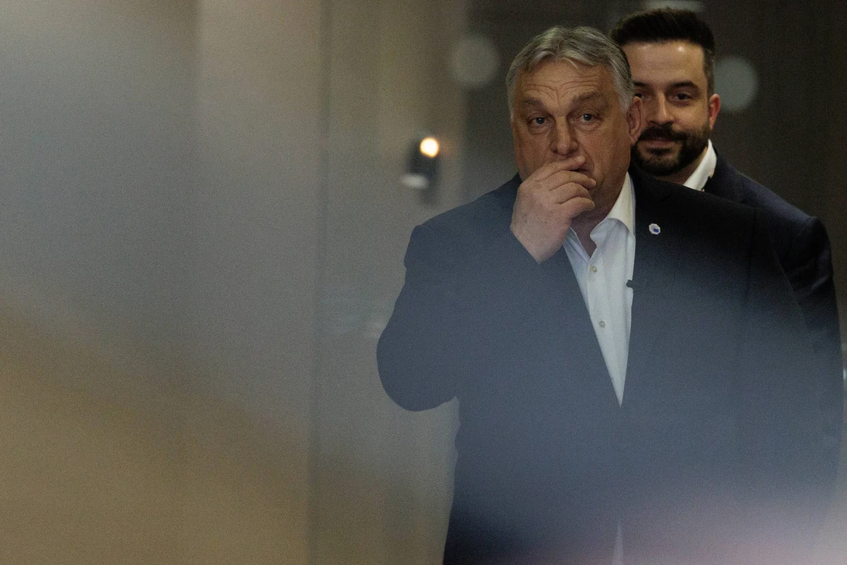 Viktor Orban – niegdyś symbol walki o wolność i demokrację, dziś jeden z najbliższych sojuszników Władimira Putina w Unii Europejskiej. Jak doszło do tej spektakularnej przemiany? Portal Politico przygląda się drodze, jaką przeszedł premier Węgier – od liberalnego dysydenta, który żądał wycofania wojsk radzieckich, po polityka, który wprowadził swój kraj w orbitę wpływów Moskwy. "Zmiana dokonywała się etapowo, z punktami zwrotnymi. To, że jest prorosyjski, jest chyba najbardziej zaskakujące" – mówi Zsuzsanna Szelenyi, była posłanka Fideszu. 