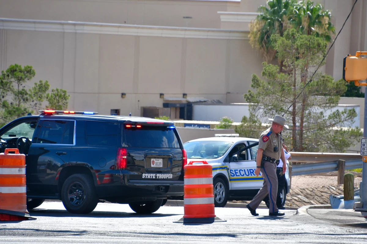 Dramatyczne wydarzenia rozegrały się w poniedziałkowy poranek w Hill Country College Preparatory High School w Bulverde w Teksasie. 15-letni uczeń otworzył ogień do nauczycielki, po czym odebrał sobie życie. Szkoła została natychmiast zamknięta, a na miejscu pojawiły się służby ratunkowe i policja. 