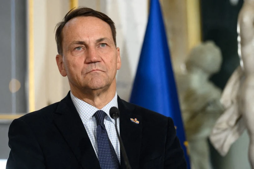 Sikorski uderza w Kaczyńskiego po wywiadzie. W tle wybory na Węgrzech