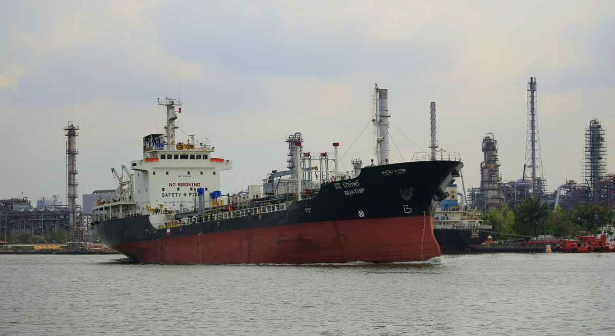 Gigantyczny tankowiec z ropą naftową zaatakowany u wybrzeży Dubaju