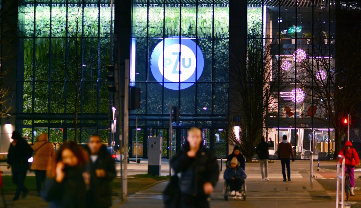 ​PZU ogłosiło rozpoczęcie procesu połączenia prawnego i operacyjnego ze swoją spółką zależną LINK4. Celem fuzji jest wzmocnienie pozycji obu marek na rynku, uproszczenie struktur oraz wdrożenie modelu multibrand, który ma zwiększyć konkurencyjność i lepiej odpowiadać na potrzeby klientów. Zakończenie procesu planowane jest na pierwszy kwartał 2027 roku.
