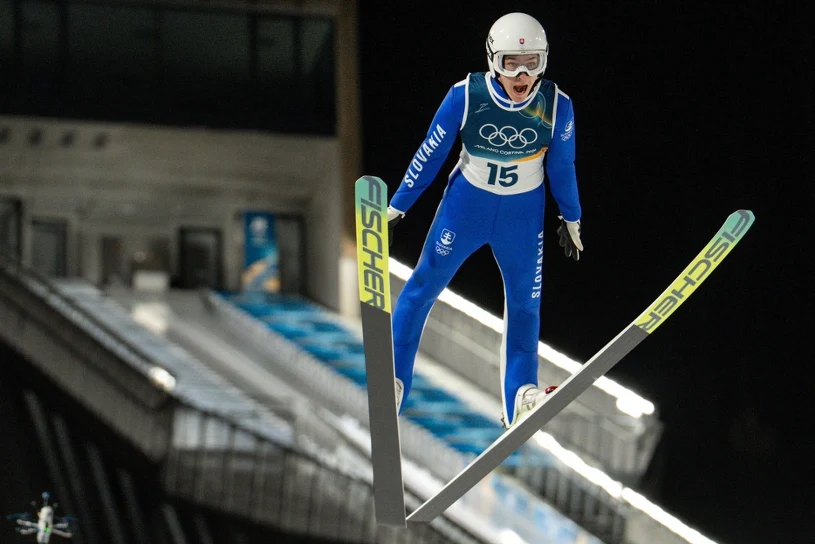 Rówieśnik Tomasiaka bije rekordy, a nie może skakać u siebie "Jest trudno"