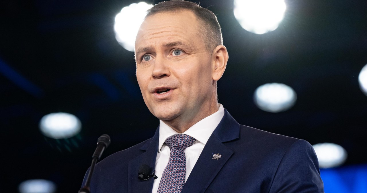 Nawrocki już oberwał od kibiców. Poseł PiS staje w obronie. Tak go tłumaczy