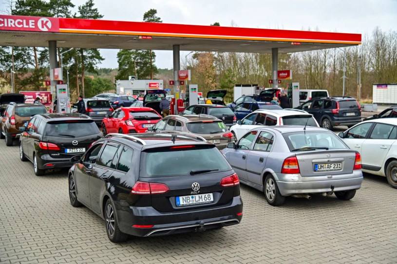 Niemcy szturmują polskie stacje paliw. Tankują do 10-litrowych kanistrów