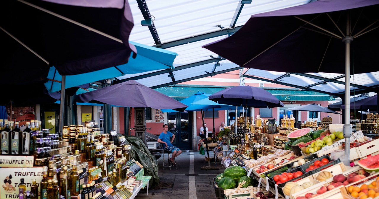 Węgrzy oblegają sklepy w Chorwacji. Kupują hurtem jak Czesi w Polsce