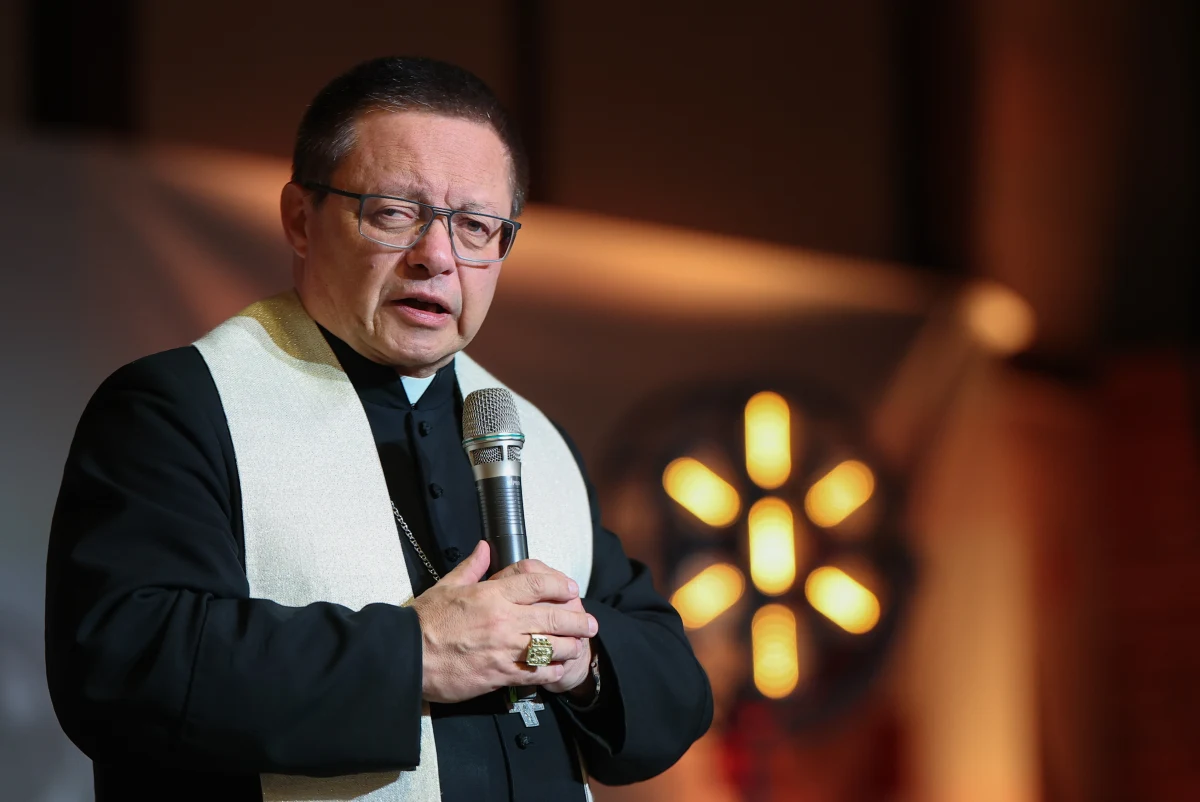 "Ataki pod adresem kard. Grzegorza Rysia są niesprawiedliwe, a jego działania na rzecz dialogu chrześcijańsko-żydowskiego są zgodne z nauczaniem Kościoła" - napisali w oświadczeniu metropolita lubelski abp Stanisław Budzik oraz rektor KUL ks. prof. Mirosław Kalinowski. Krytykę ze strony niektórych wiernych oraz polityków prawicy wywołał list Konferencji Episkopatu Polski o Żydach jako narodzie wybranym.