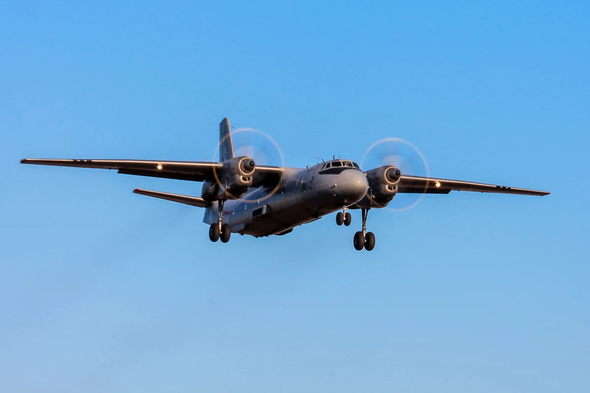 Rosyjski wojskowy samolot transportowy An-26 rozbił się we wtorek na okupowanym Krymie - podaje Ukraińska Prawda. Zginęło łącznie 29 osób - 23 pasażerów i 6 członków załogi.