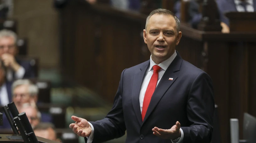 Zaprzysiężenie sędziów TK. Sondaż: Blisko 60 proc. stawia sprawę jasno