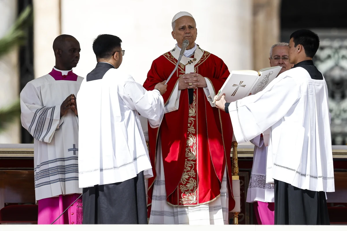 Droga Krzyżowa w rzymskim Koloseum oraz celebracja Triduum Paschalnego w Watykanie z istotnymi zmianami. Papież Leon XIV przywrócił niektóre zwyczaje i wprowadził nowe, jak choćby to, że będzie niósł krzyż przy wszystkich 14 stacjach wielkopiątkowgo nabożeństwa.