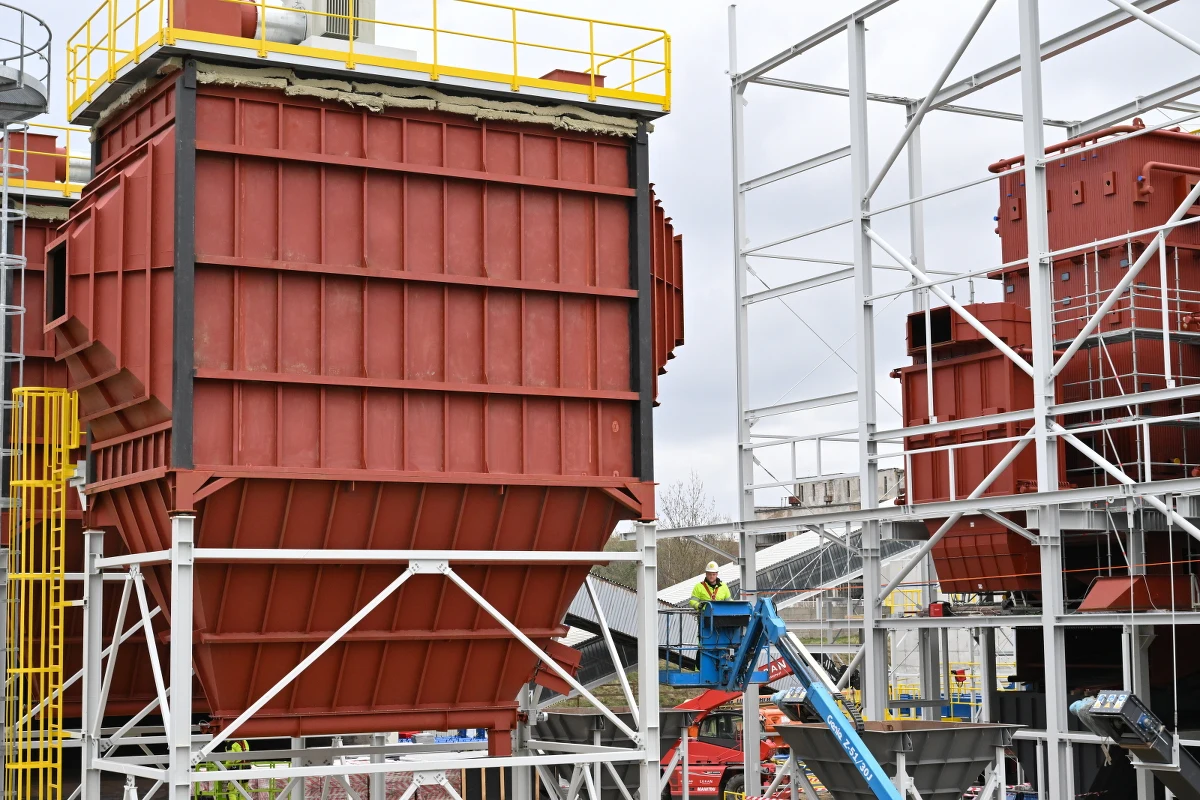 Ruszyła budowa połączenia ciepłowniczego pomiędzy Zgorzelcem i niemieckim Goerlitz. Instalacja zasilana alternatywnymi źródłami energii umożliwi przekazywanie ciepła w obu kierunkach. 