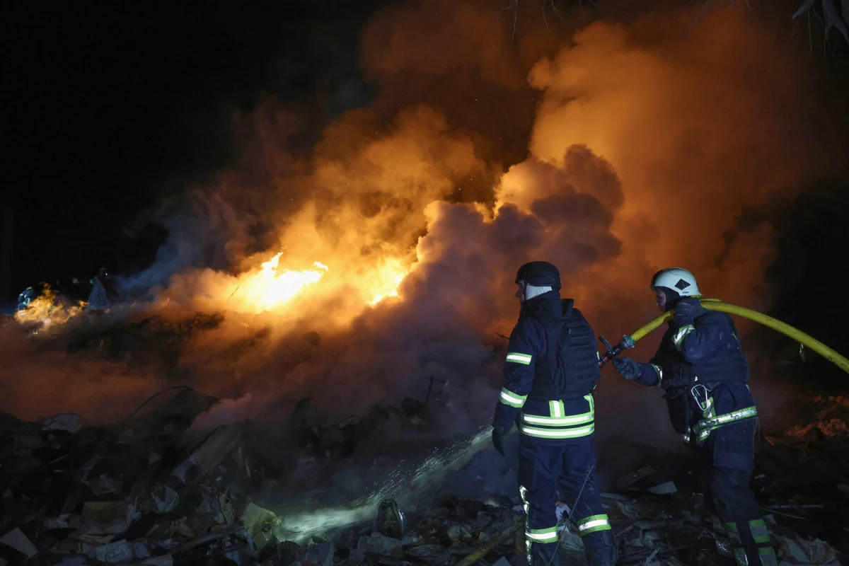 Rosja zaatakowała ukraiński Łuck w pobliżu granicy z Polską. W mieście wybuchło wiele pożarów. W nocy z wtorku na środę w rosyjskich atakach dronów co najmniej jedna osoba zginęła, a około 10 zostało rannych.