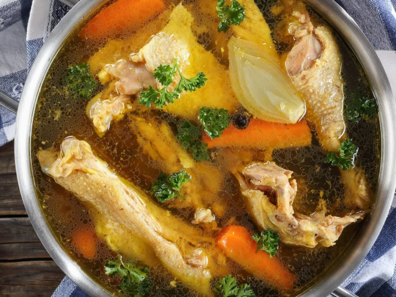 Nadaje rosołowi idealny smak i aromat. Trzeba z nią uważać, bo może zatruć