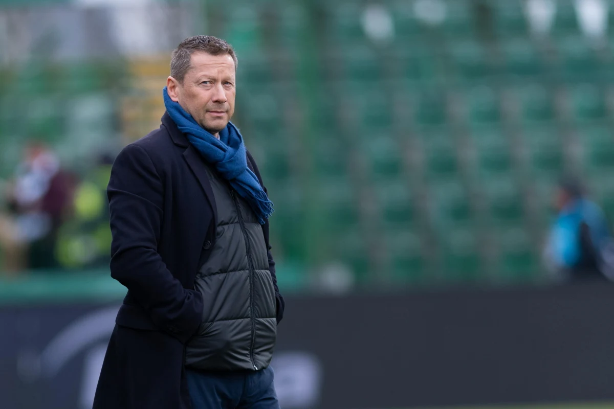 Piłkarze Arki Gdynia mają nowego trenera. Szkoleniowcem beniaminka Ekstraklasy został w środę Dariusz Banasik.