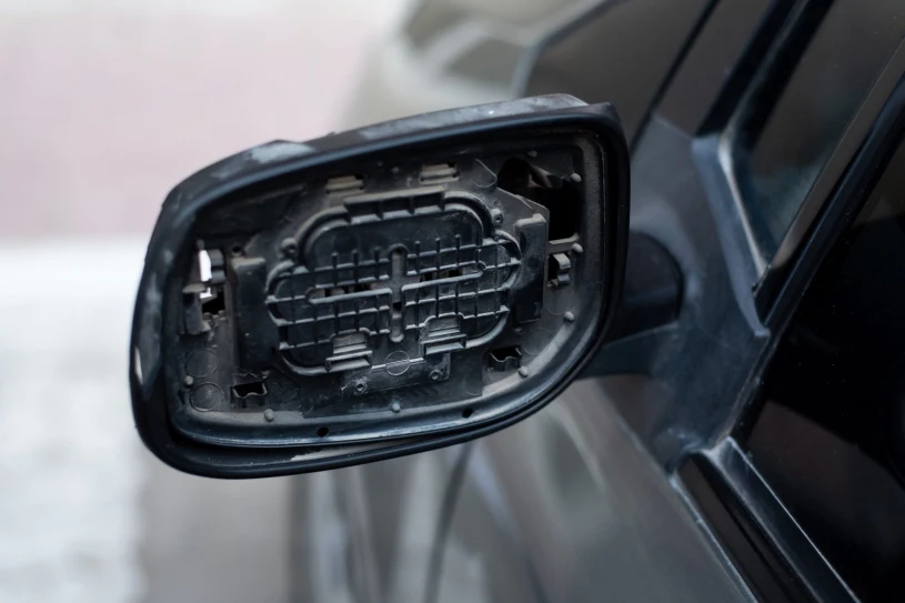 Nowa plaga kradzieży lusterek. Kierowcy znaleźli sposób za 1300 zł
