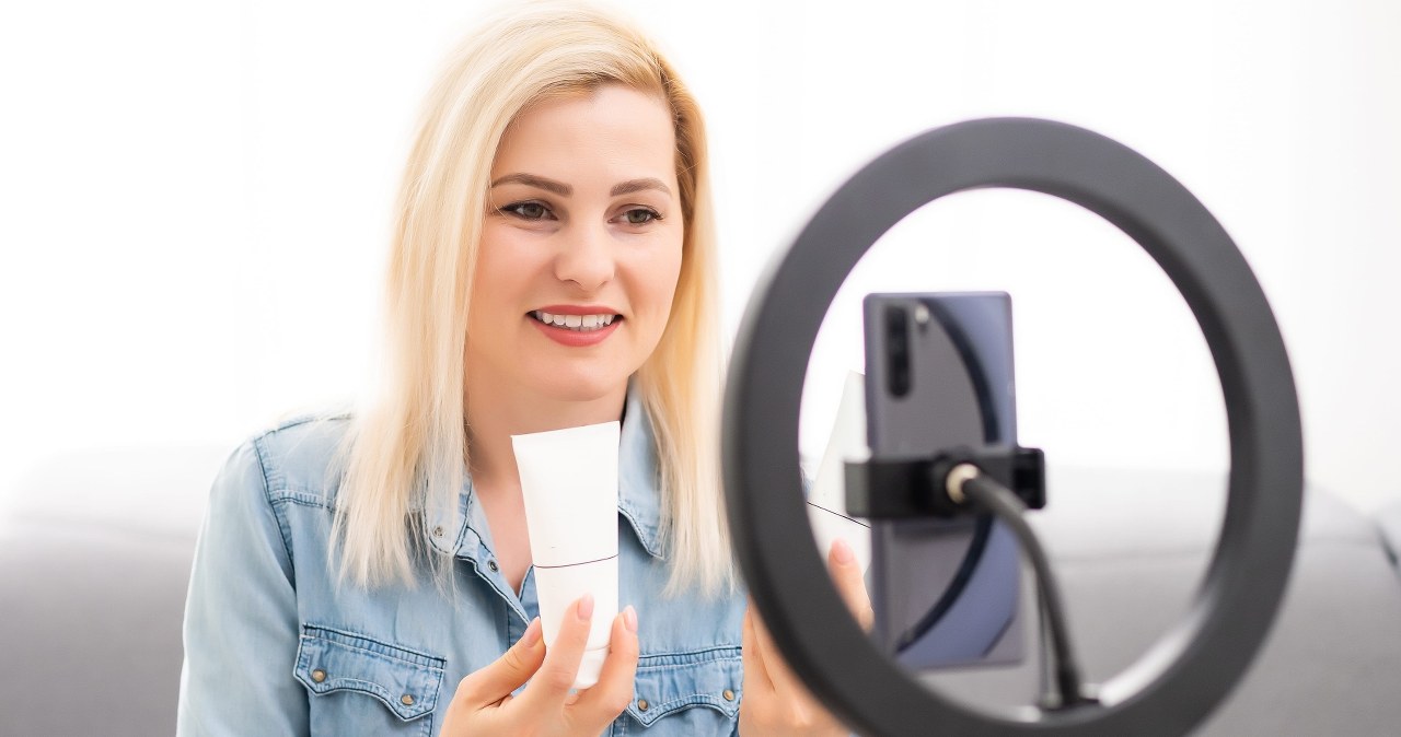 Influencer kontra fiskus – jak rozliczać współpracę, barter i donate’y