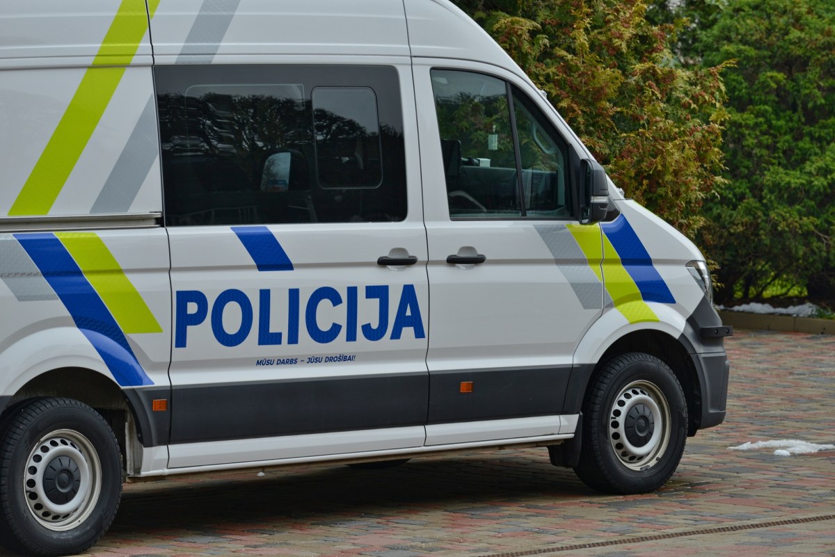 Niezidentyfikowany wrak dorna znaleziony na Łotwie. Służby w akcji