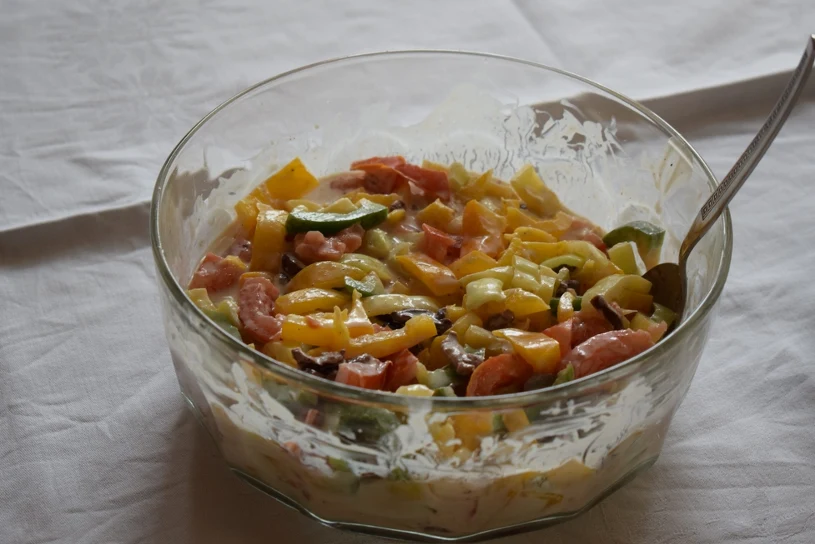 Chrupiąca i soczysta sałatka do niedzielnego obiadu. Idealna do mięs i ryb