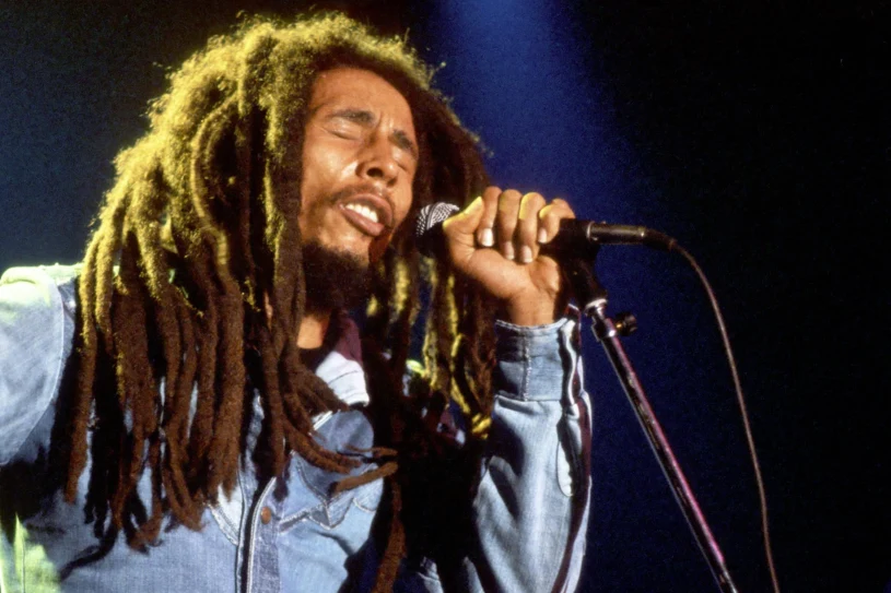 Nietypowa pamiątka po legendzie trafiła na aukcję. To kawałek jego włosów!