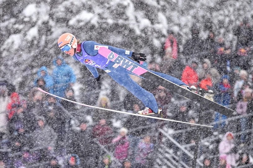 Ogrom emocji i długie loty w Zakopanem. Małysz znów przegrał z Niemcem
