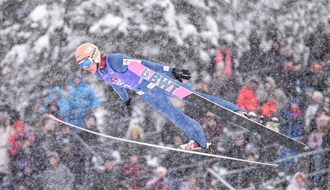 Ogrom emocji i długie loty w Zakopanem. Małysz znów przegrał z Niemcem