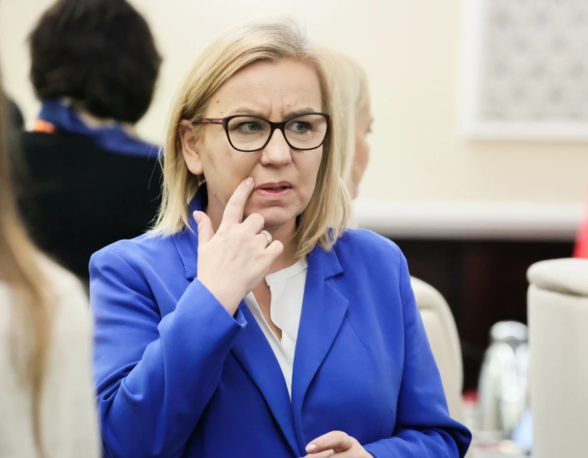 Minister Paulina Hennig-Kloska może stracić swoje stanowisko. Jak dowiedział się dziennikarz RMF FM Kacper Wróblewski, koalicjanci chcą wewnętrznej dyskusji na temat przyszłości szefowej resortu klimatu i środowiska. 