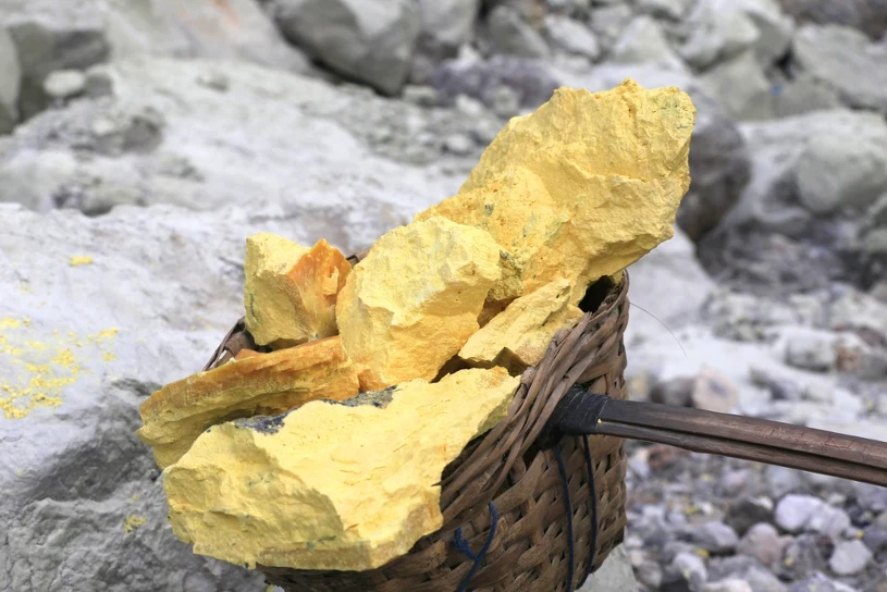 Drożeją wojenne surowce. "Towarem o wysokiej cenie będzie także woda"