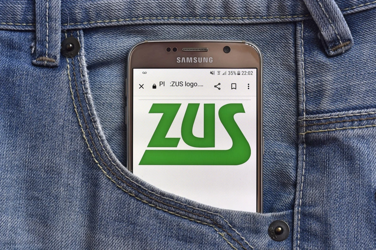 Zakład Ubezpieczeń Społecznych wprowadził na swojej stronie internetowej nową usługę, która umożliwia pracodawcom potwierdzenie autentyczności elektronicznych zaświadczeń o ubezpieczeniu, wydawanych w celu doliczenia okresów do stażu pracy. Rozwiązanie to ma na celu ułatwienie weryfikacji dokumentów przedstawianych przez pracowników.