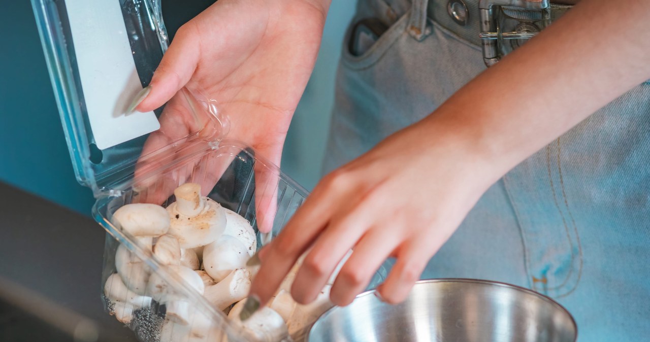 Włóż to do pojemnika z pieczarkami. Będą świeże choćby 2 razy dłużej