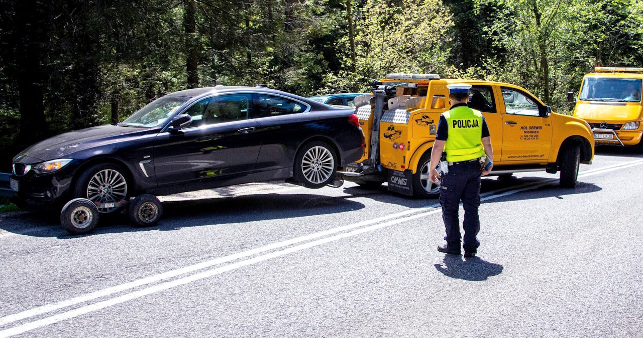 Auta pijanych kierowców za bezcen. Skarbówka podliczyła zyski