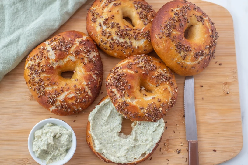Nie miałam w domu pieczywa, pyszne bajgle zrobiłam w 15 minut. Są obłędne