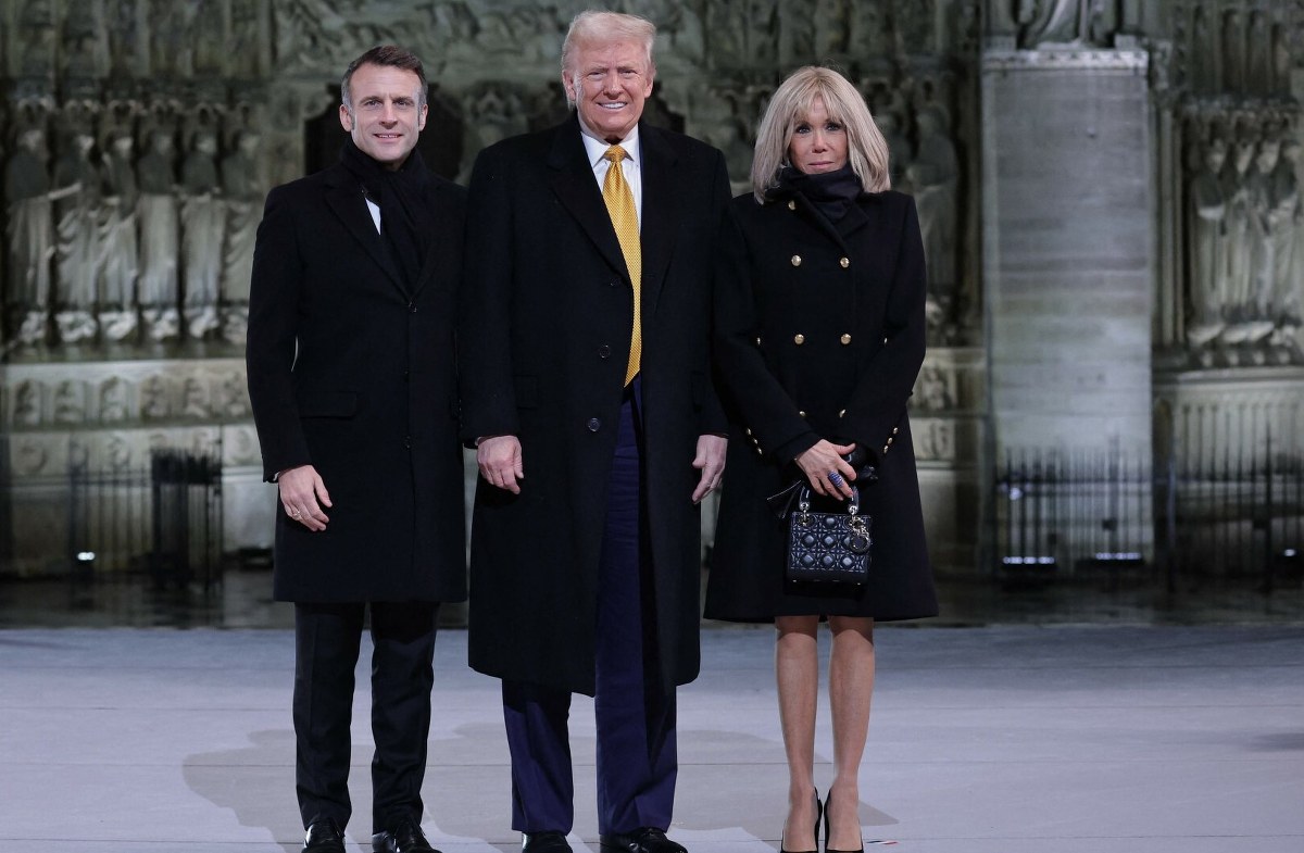 "His wife treats him badly." Donald Trump mocks the Macron marriage