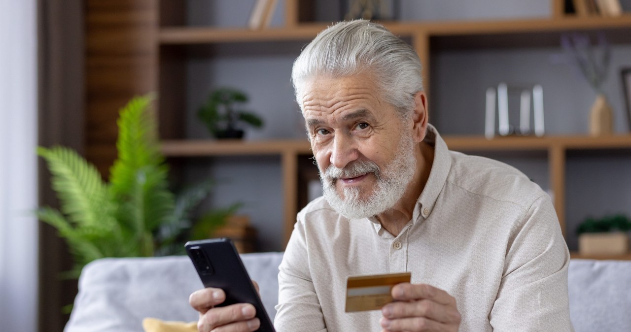 Zniżki na leki, zabiegi i badania. Darmową kartę seniora wyrobisz w 5 minut