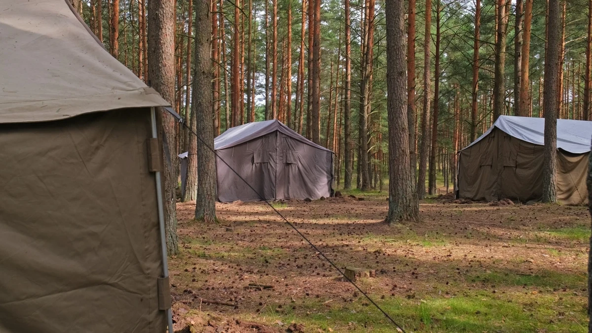 Opiekun obozu i ratownik wodny odpowiedzą przed sądem za śmierć 15-letniego harcerza. Chodzi o nocną tragedię z miejscowości Wilcze w powiecie wolsztyńskim. Obu oskarżonym grozi do 5 lat więzienia. 